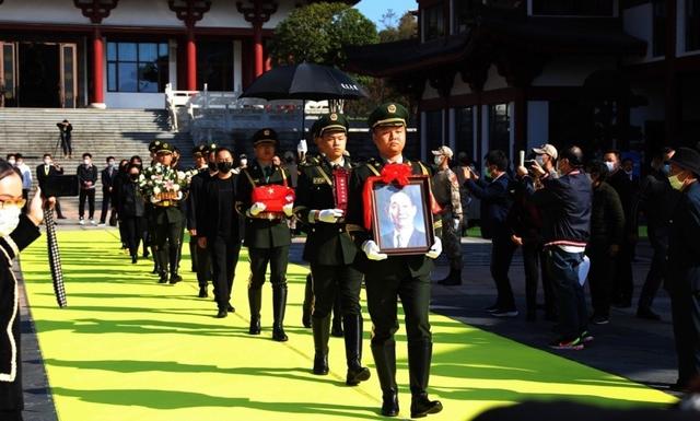 千人送别袁老！追思礼上放着两碗米和一把小提琴休闲区蓝鸢梦想 - Www.slyday.coM