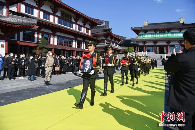 袁隆平院士骨灰安葬仪式在长沙举行