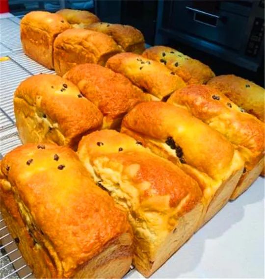 【吃遍大连】这些糕点小铺，自带的香甜气息让人沉迷~休闲区蓝鸢梦想 - Www.slyday.coM