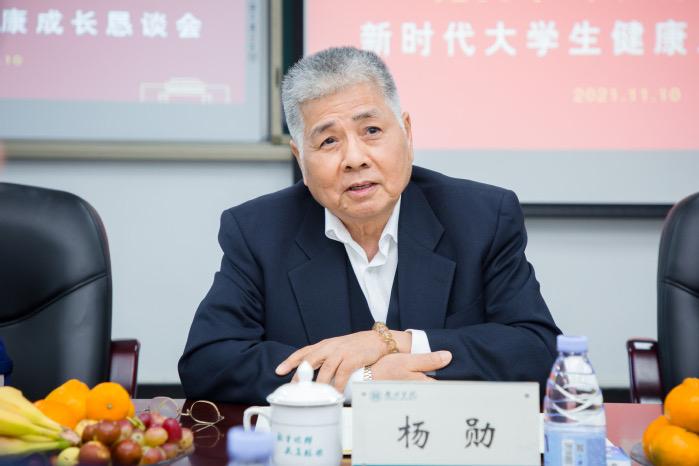 全国政协委员旭日集团副董事长兼总经理杨勋青年大学生要有理性的思考