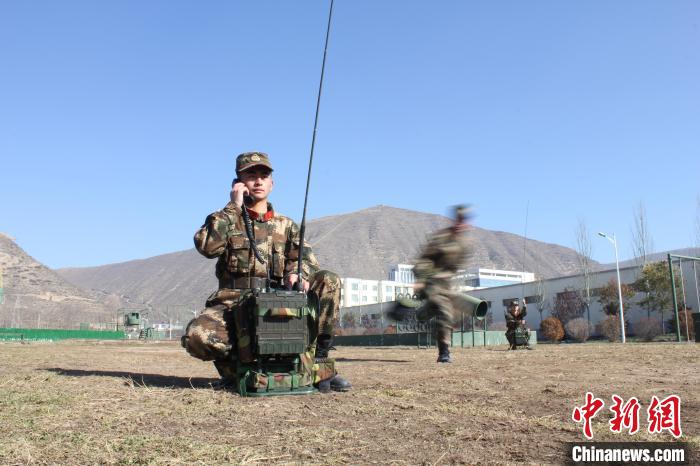 高原武警通信兵对标实战练就过硬本领