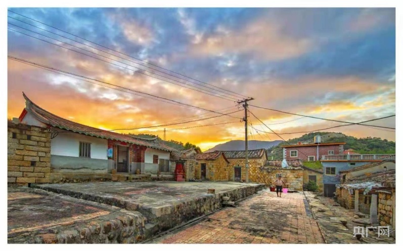 南安市官桥镇九溪村创建和谐三张金名片