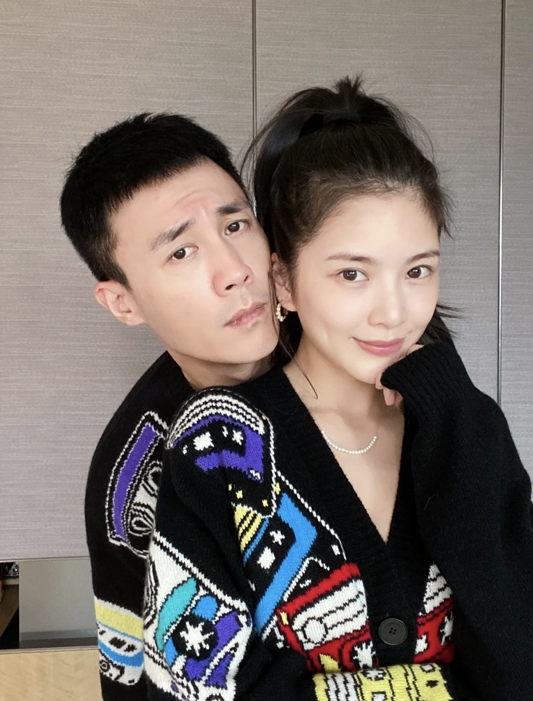 王灿晒与杜淳合影说土味情话高调表白穿情侣装贴脸拥抱好幸福