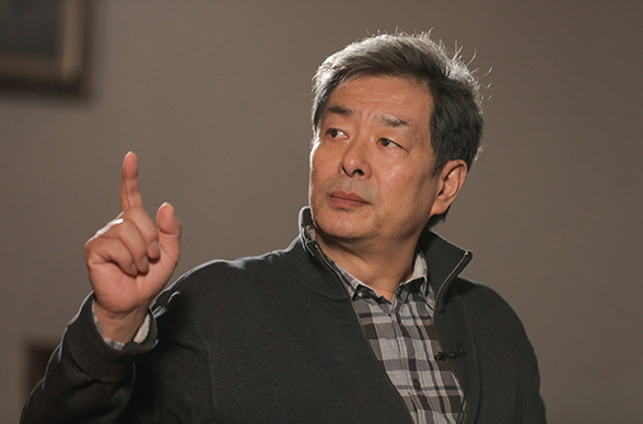 67岁戏骨濮存昕近照变化大!剃寸头精神百倍,皮肤油亮显年轻__财经头条