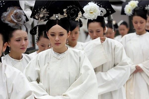 盘点古装剧里的丧服造型_新浪新闻