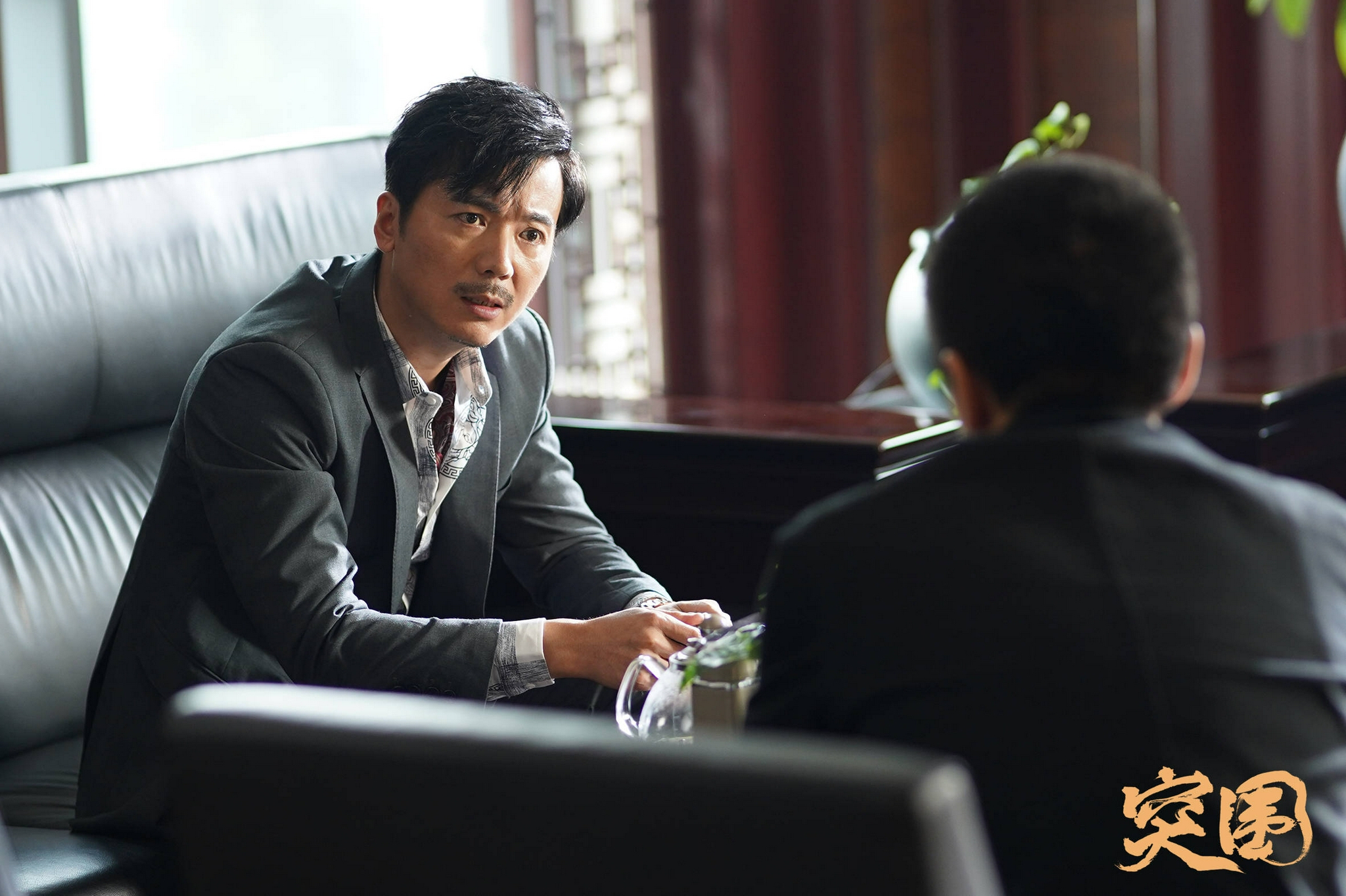 荣飞在当一个好演员的道路上一直在稳中求进,从《功勋》中刘姐丈夫,到