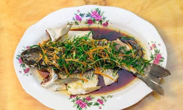 蒸鱼7分钟最鲜嫩?是新手易犯的错,大厨教你正确做法,一学就会休闲区蓝鸢梦想 - Www.slyday.coM 蒸鱼7分钟最鲜嫩?是新手易犯的错,大厨教你正确做法,一学就会休闲区蓝鸢梦想 - Www.slyday.coM