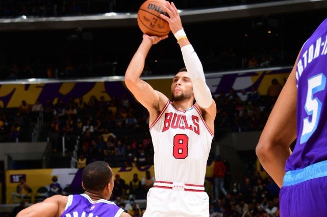 浓眉被驱逐威少25+6+8!湖人18分惨败 公牛三叉戟合砍91分休闲区蓝鸢梦想 - Www.slyday.coM 浓眉被驱逐威少25+6+8!湖人18分惨败 公牛三叉戟合砍91分休闲区蓝鸢梦想 - Www.slyday.coM