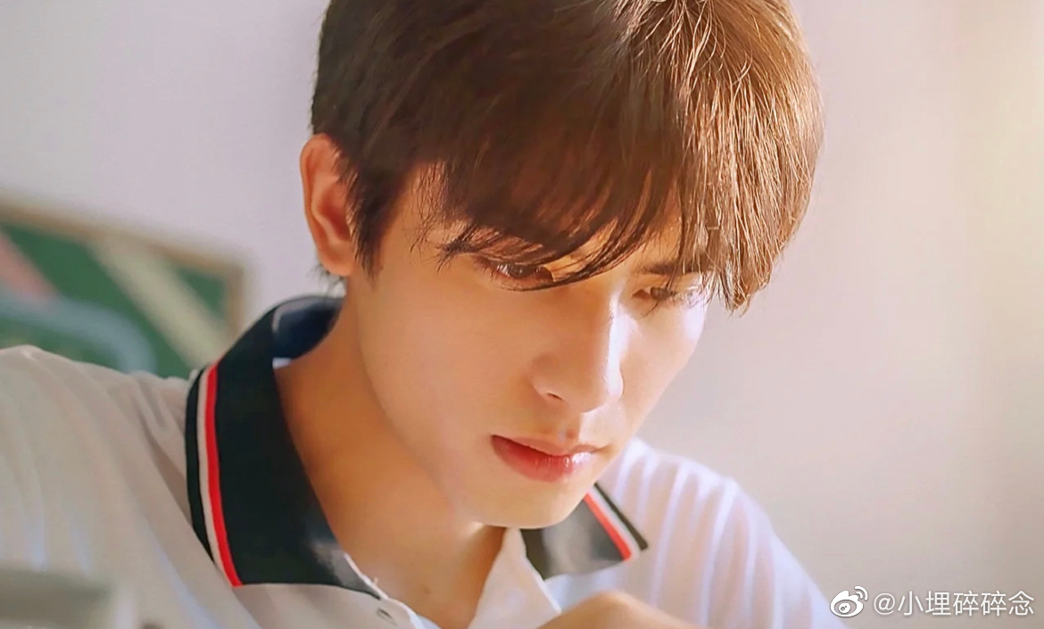 念念相忘宋威龙刘浩存定档了穿校服的宋威龙让人梦回凌霄了