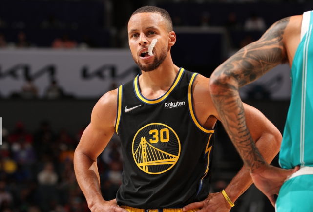 勇士黄蜂裁判报告最后2分钟仅1次漏判追梦扣篮前走步仍惜败