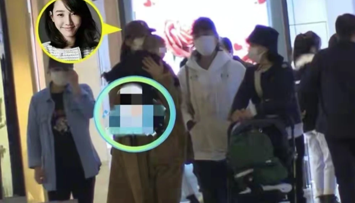 白百何带2个儿子外出聚餐，其父母对二胎格外关心，全程不离手！休闲区蓝鸢梦想 - Www.slyday.coM