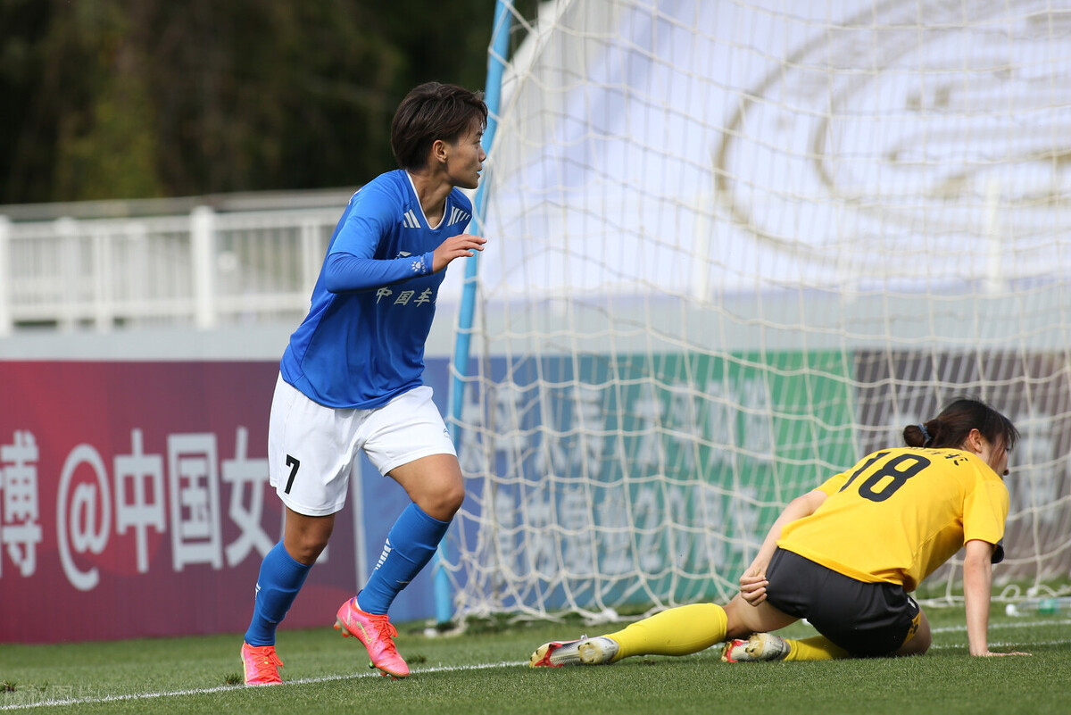 独造3球!王霜神了,1V4送助攻,武汉4比1完胜夺女超争冠组首胜休闲区蓝鸢梦想 - Www.slyday.coM 独造3球!王霜神了,1V4送助攻,武汉4比1完胜夺女超争冠组首胜休闲区蓝鸢梦想 - Www.slyday.coM