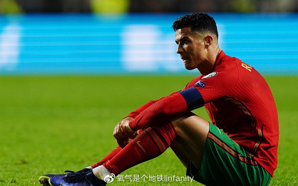 C罗输球还被嘲讽!对手喝可乐!球迷场外集体模仿他的庆祝动作!休闲区蓝鸢梦想 - Www.slyday.coM C罗输球还被嘲讽!对手喝可乐!球迷场外集体模仿他的庆祝动作!休闲区蓝鸢梦想 - Www.slyday.coM