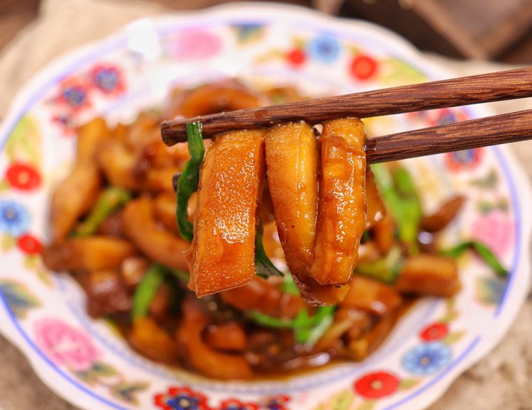 超下饭的黄焖牛肚,自己做一点也不难,不膻不腻太好吃了|牛肚|蒜苗