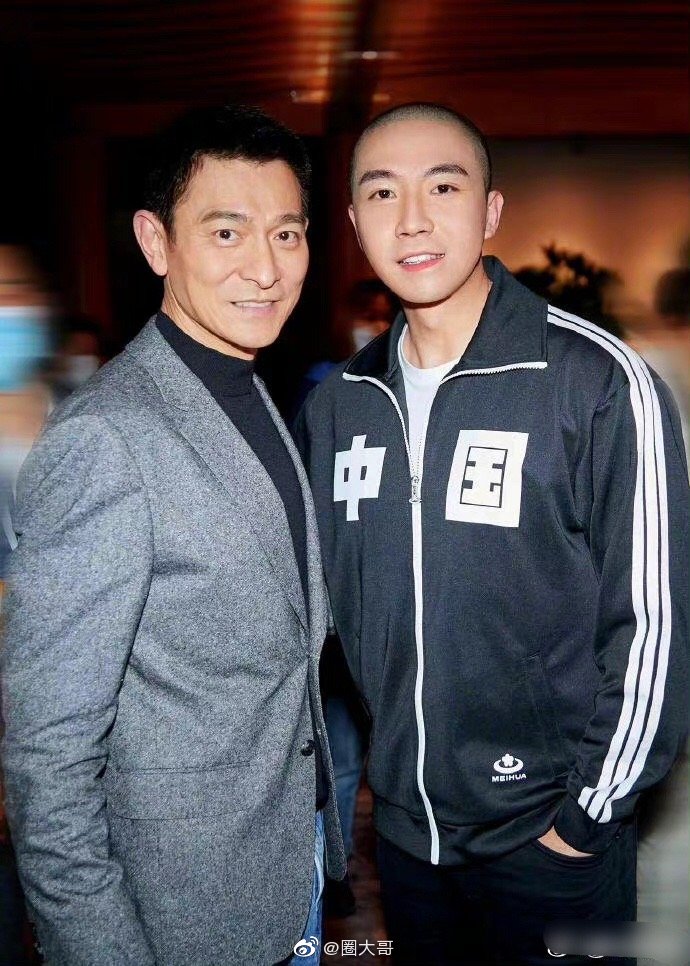 俞灏明成功追星刘德华还晒出两人合照直言华哥好帅
