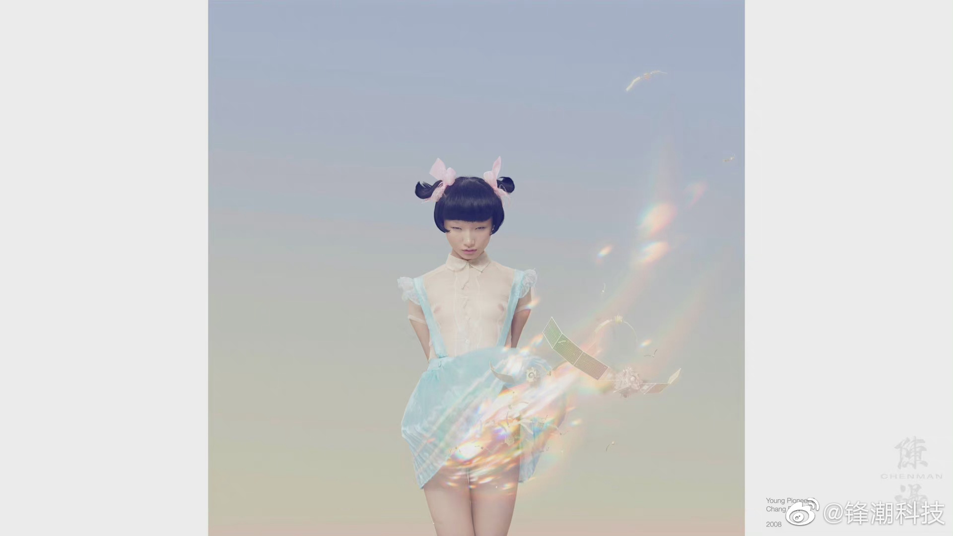 惊了,知名摄影师陈漫的作品:《少先队员和嫦娥一号》