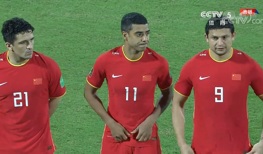 国足归化4人首发！站在一起唱国歌，满眼的斗志，李铁终于想通了休闲区蓝鸢梦想 - Www.slyday.coM