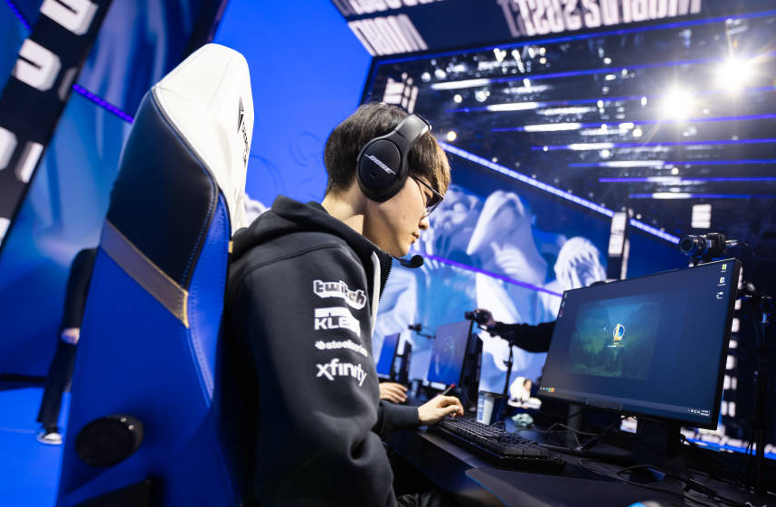 Faker已成为自由人！网友：梅西都能离开巴萨，没什么不可能休闲区蓝鸢梦想 - Www.slyday.coM