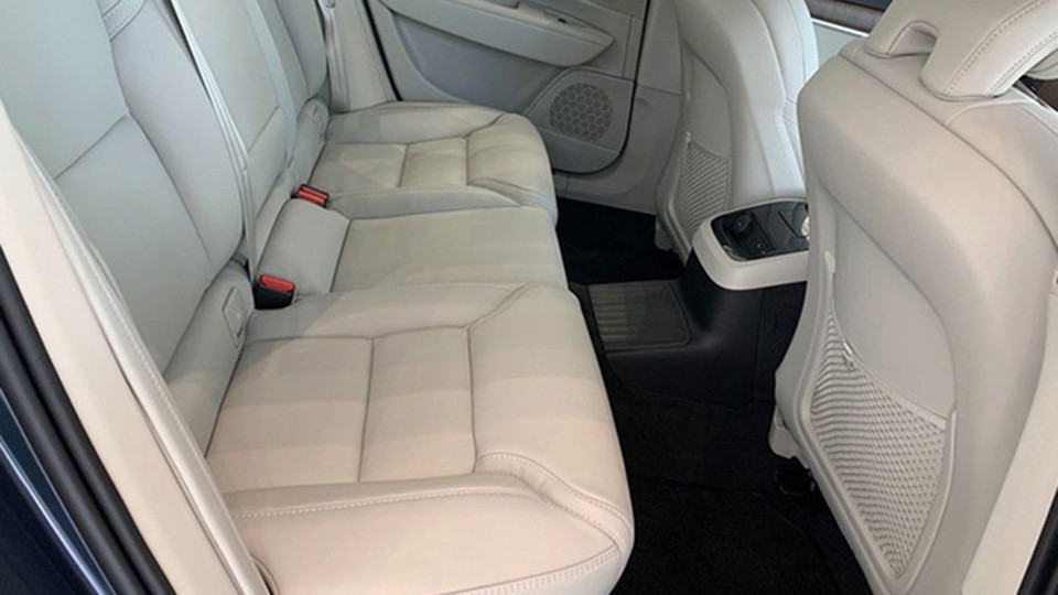 沃尔沃S90：降价9万有现车，还考虑买奥迪A6L吗？