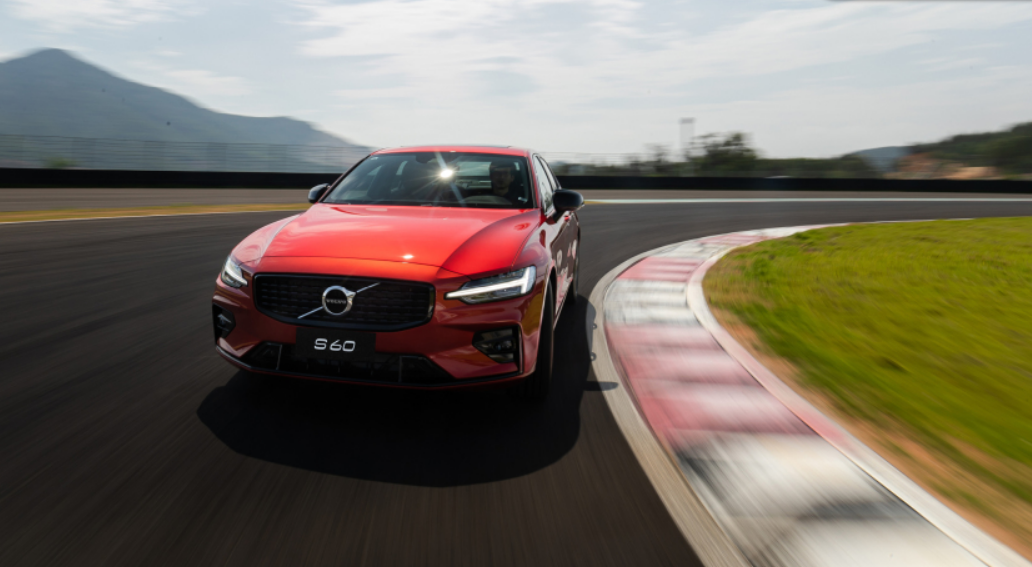 轻快好开又安全!沃尔沃新款s60是年轻人的最优选-新浪汽车