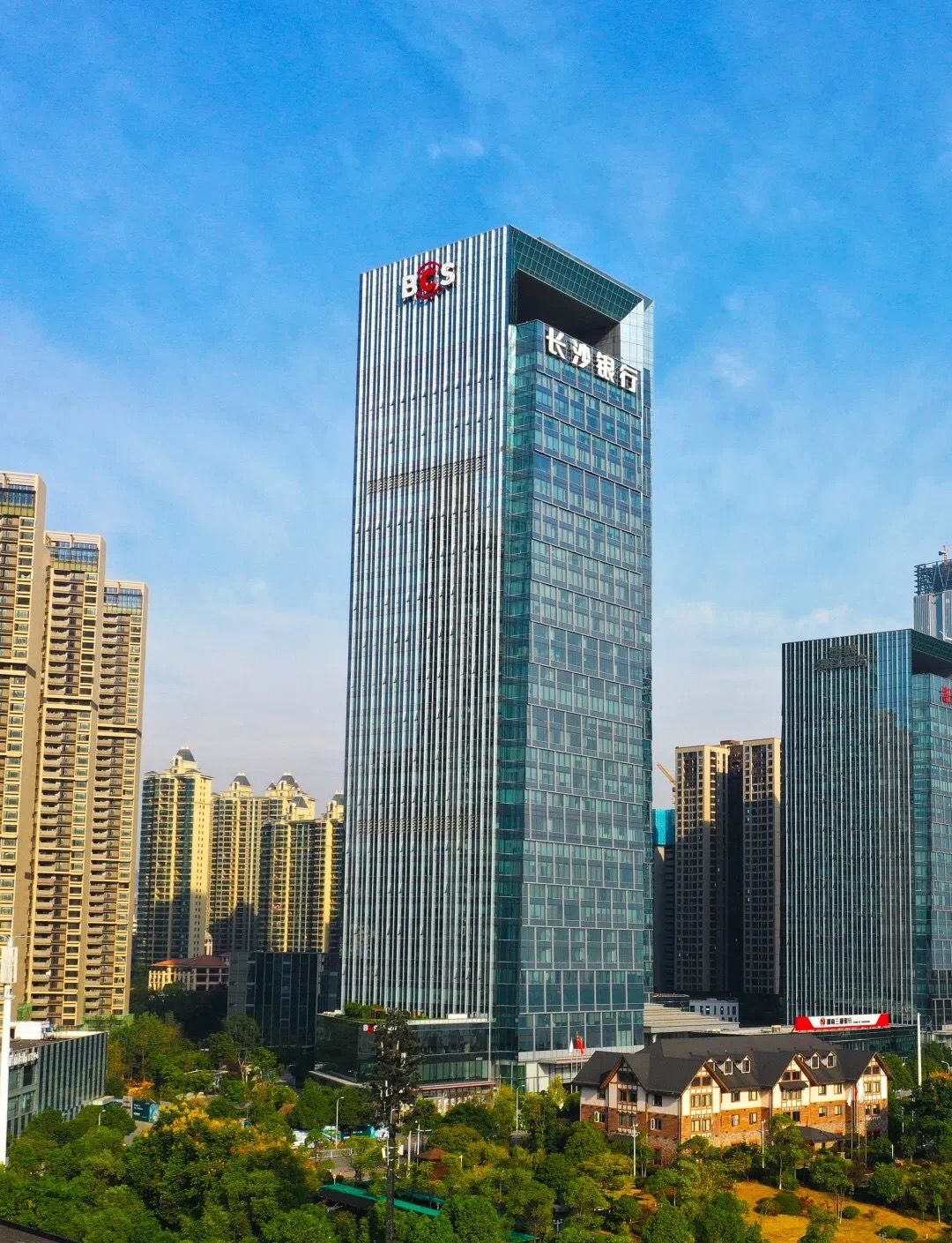 长沙银行赵小中担任董事长朱玉国辞任