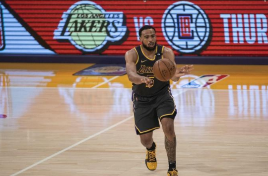 湖牛赛后！沃帅不满裁判+被公牛打服，塔克请求全队，甜瓜做保证休闲区蓝鸢梦想 - Www.slyday.coM