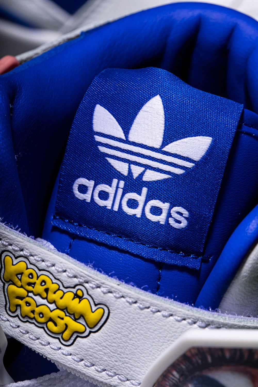 今年阿迪最怪联名鞋定价看傻了!网友:上脚不挺帅吗?|adidas_新浪新闻