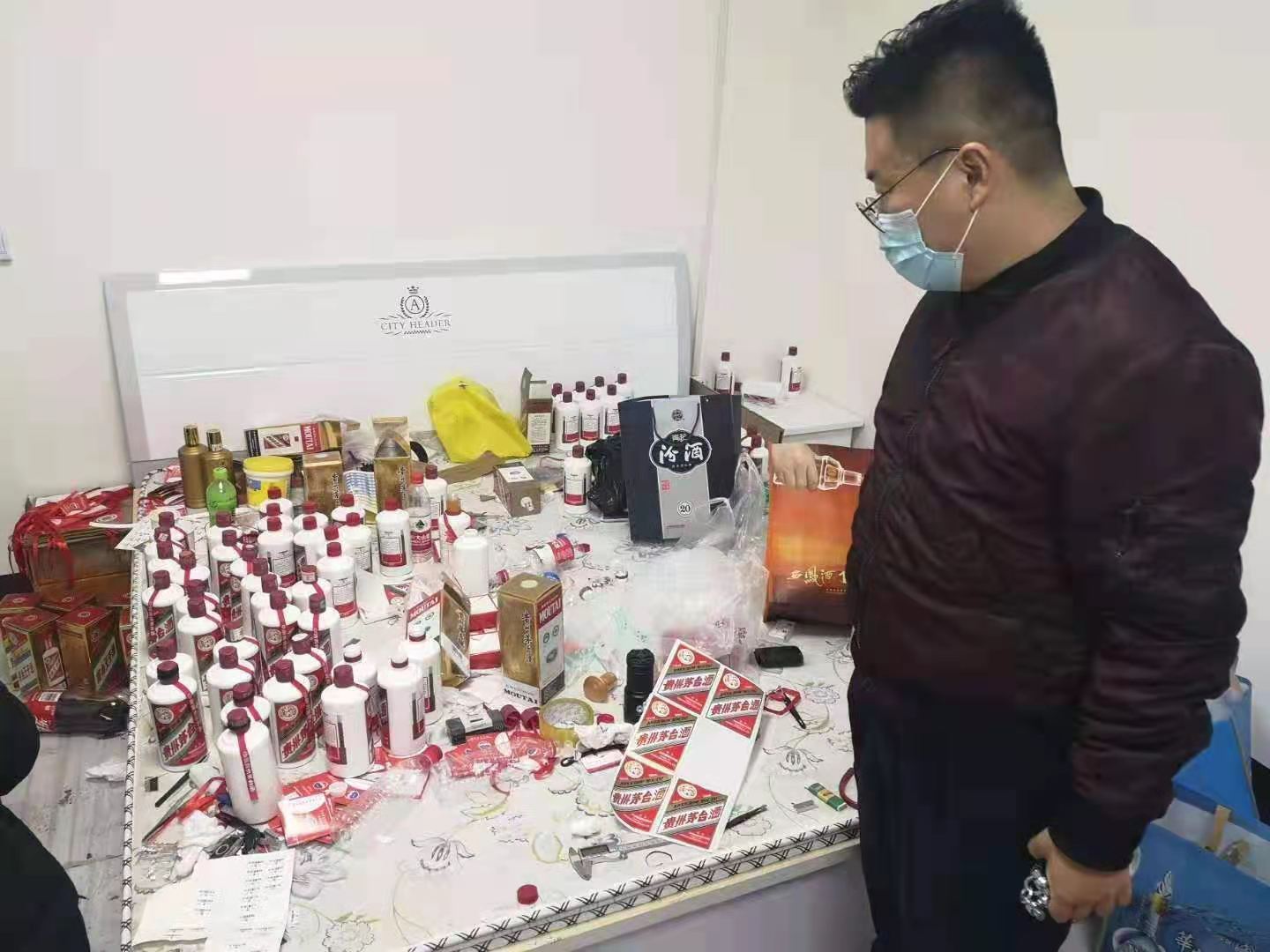 广西钦州警方破获特大制售假酒案 涉案金额超1.2亿元