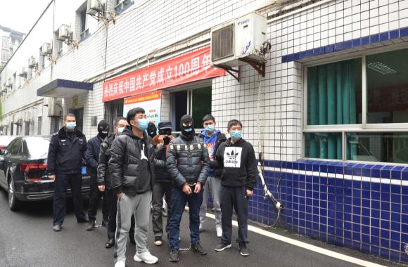 两个团伙半月偷盗13次 民警8天内抓7人追回70余万元损失休闲区蓝鸢梦想 - Www.slyday.coM