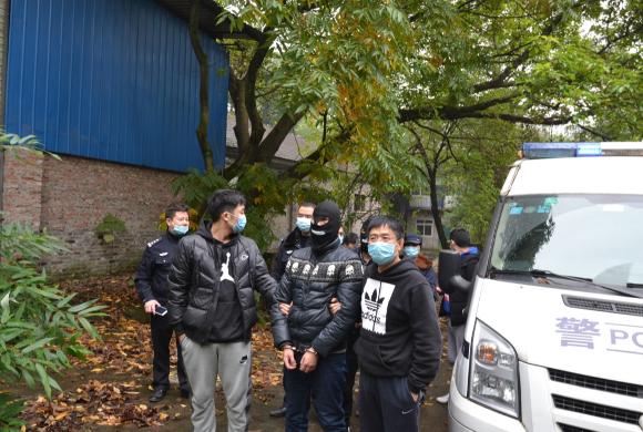 两个团伙半月偷盗13次 民警8天内抓7人追回70余万元损失休闲区蓝鸢梦想 - Www.slyday.coM