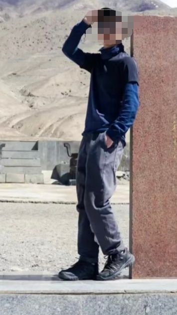 在烈士墓前摆拍的旅游博主，被判了休闲区蓝鸢梦想 - Www.slyday.coM