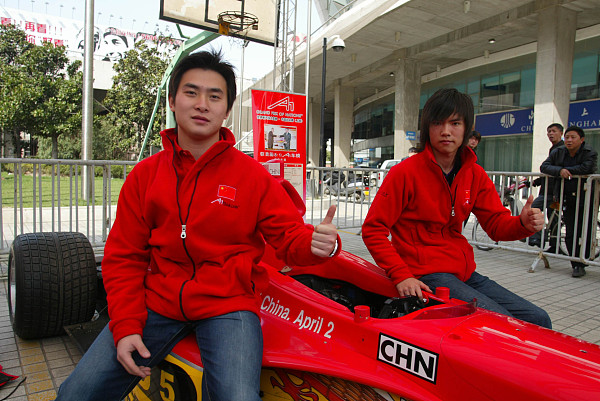 近20年等待，中国三代车手逐梦F1终成真休闲区蓝鸢梦想 - Www.slyday.coM