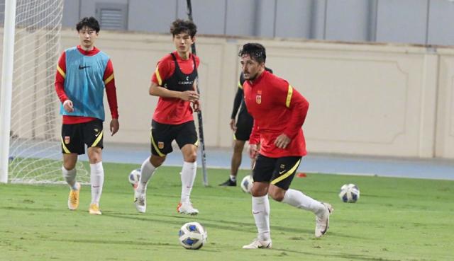 CCTV5直播，国足预计首发调整一人，李铁定小目标，澳洲3主力缺席休闲区蓝鸢梦想 - Www.slyday.coM