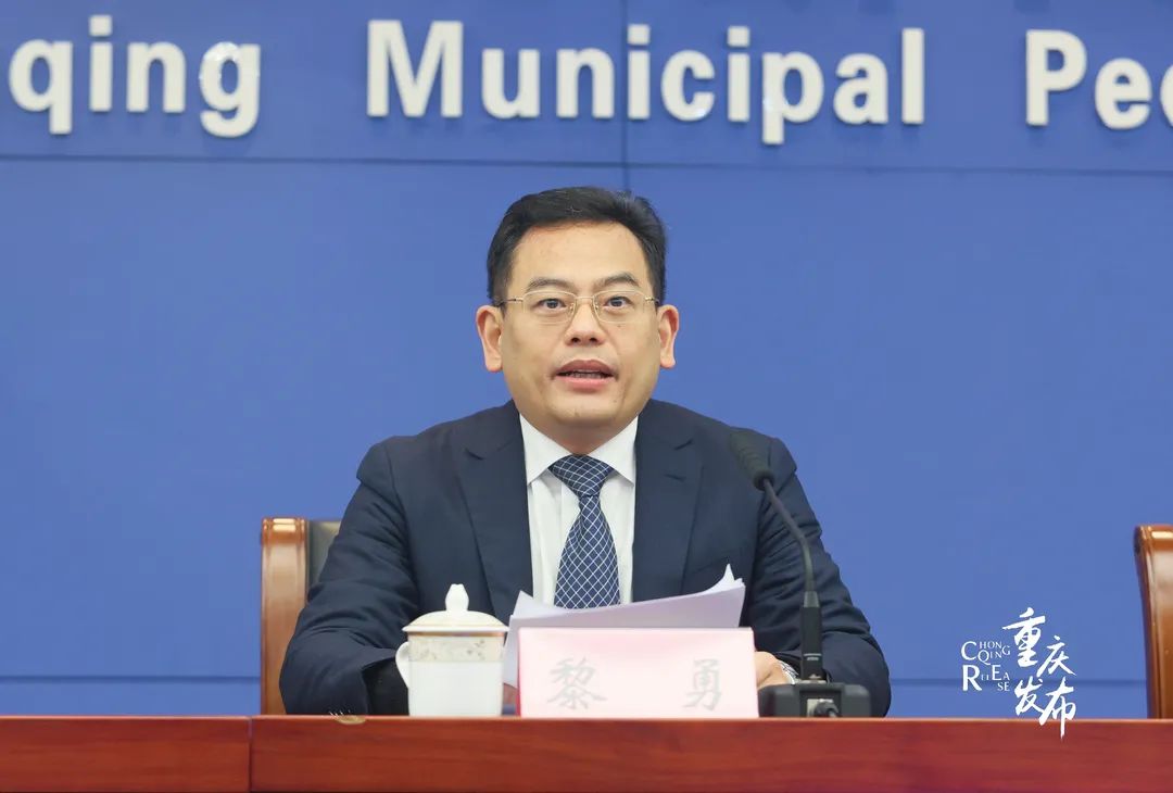 黎勇介绍有关情况 李聪冲 摄