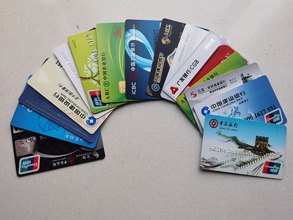 出售银行卡可以轻松赚钱女子发现商机获刑