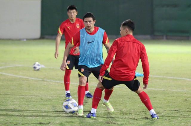 CCTV5直播，国足预计首发调整一人，李铁定小目标，澳洲3主力缺席休闲区蓝鸢梦想 - Www.slyday.coM