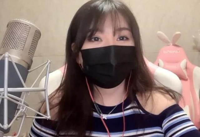 "可爱屁"首次露脸,撞脸赵本山女儿,网友直呼和名字一