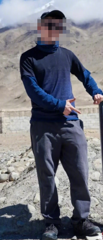 在烈士墓前摆拍的旅游博主，被判了休闲区蓝鸢梦想 - Www.slyday.coM