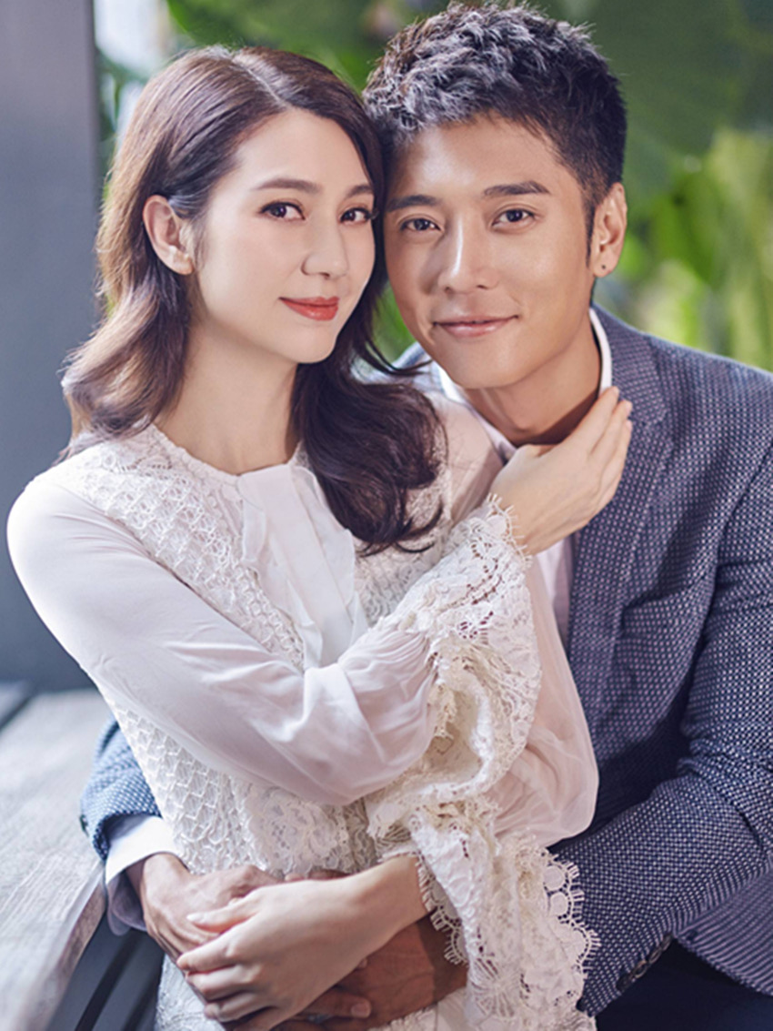 50岁洪欣罕晒与俩孩子合照满脸微笑好幸福全家福独缺老公张丹峰