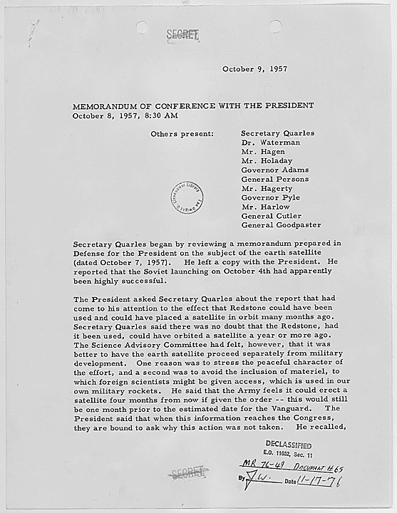 1957年，艾森豪威尔总统的人造卫星会议备忘录。来源：美国国家档案