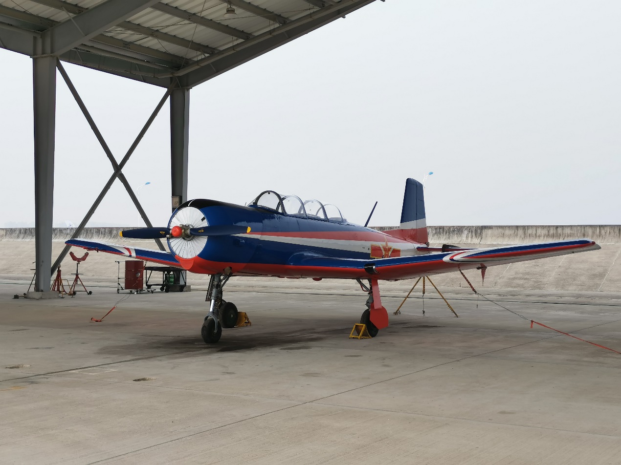 6a)型军用初级教练机,还有绰号为"海燕"的民用型号(也称为初教-6甲丙)