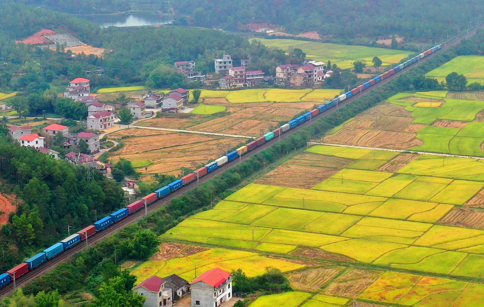 【党史声音日历】京九铁路全线铺通|铁路_新浪新闻