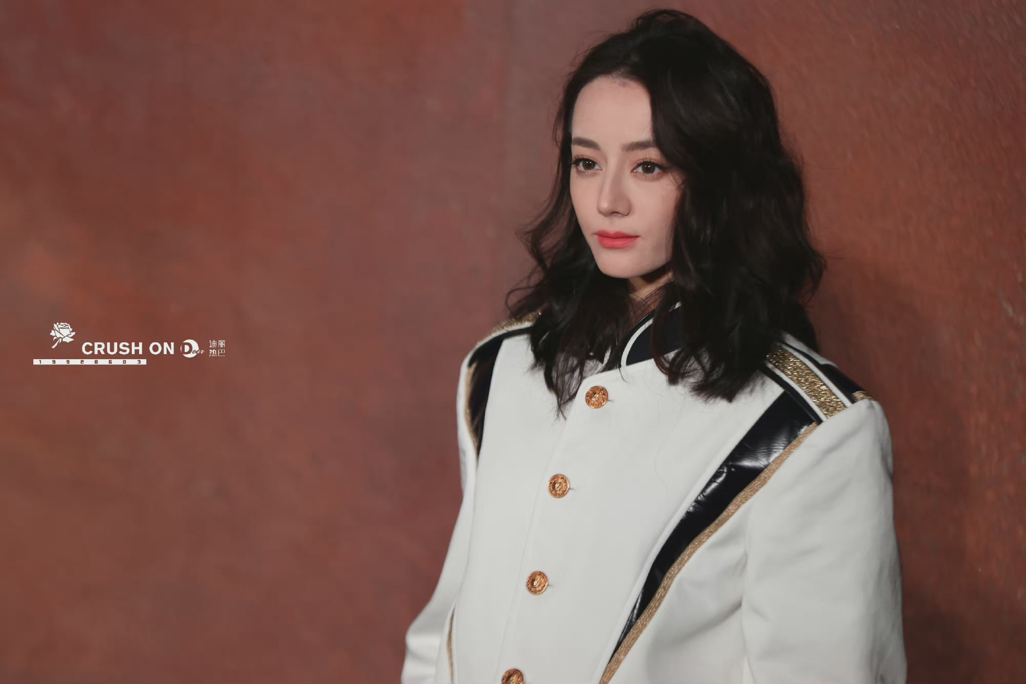 迪丽热巴今晚lv大秀的王子装也太要命了吧