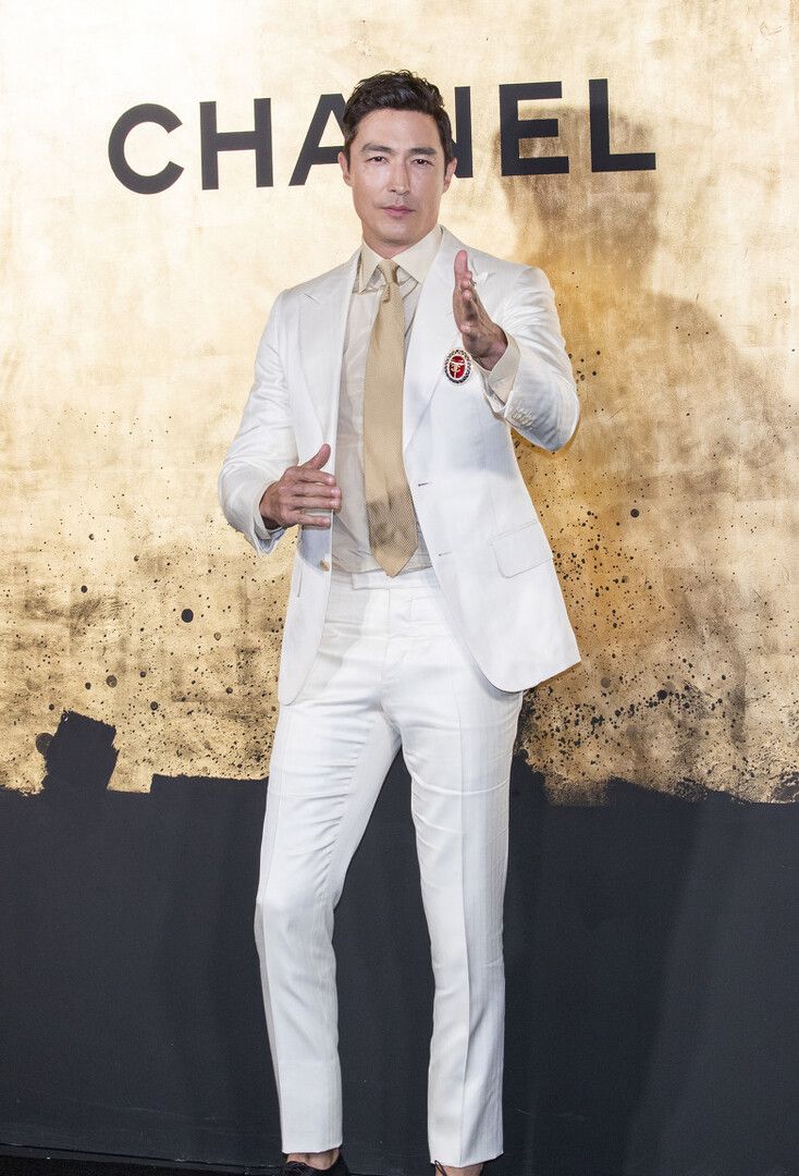 41岁的丹尼尔·海尼出席新剧《时光之轮》世界首映礼,依然帅气|时光之