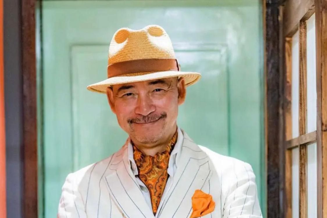 大江大河梁思申的外公如今沦落街头开出租曾患小儿麻痹症
