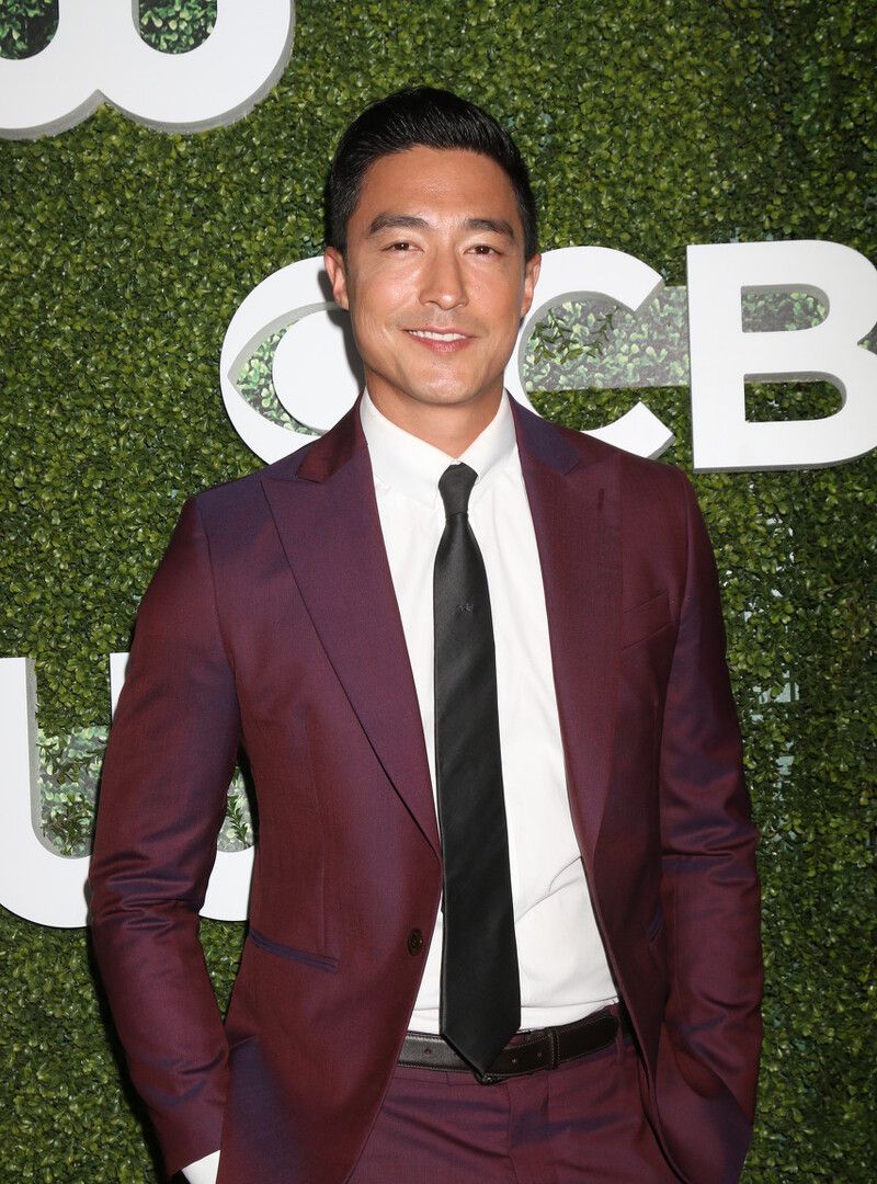 41岁的丹尼尔·海尼出席新剧《时光之轮》世界首映礼,依然帅气|时光之