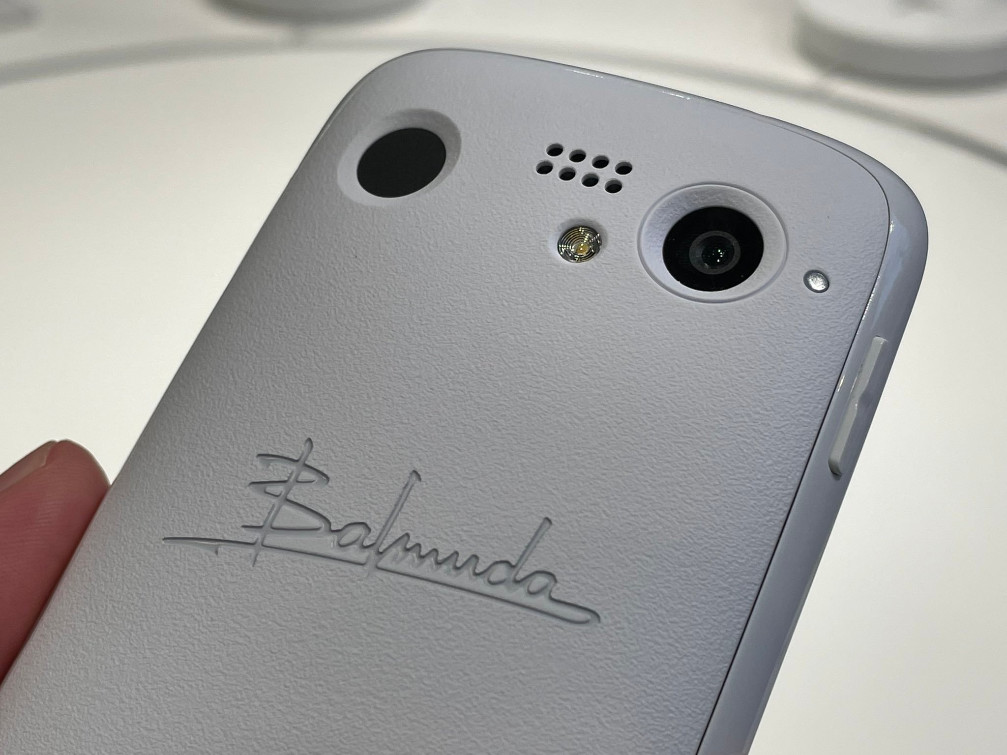 日本家电品牌巴慕达发布首款智能手机balmuda phone……__财经头条