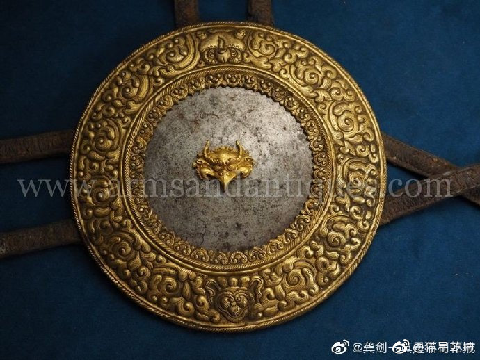 一套护心镜有乃琼的有实战从美国到了英国