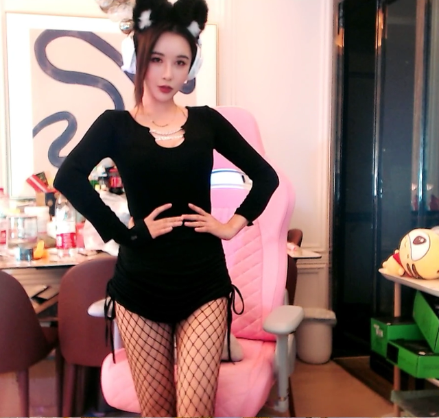 navi夺冠福利来袭大菠萝七天黑丝天天不重样