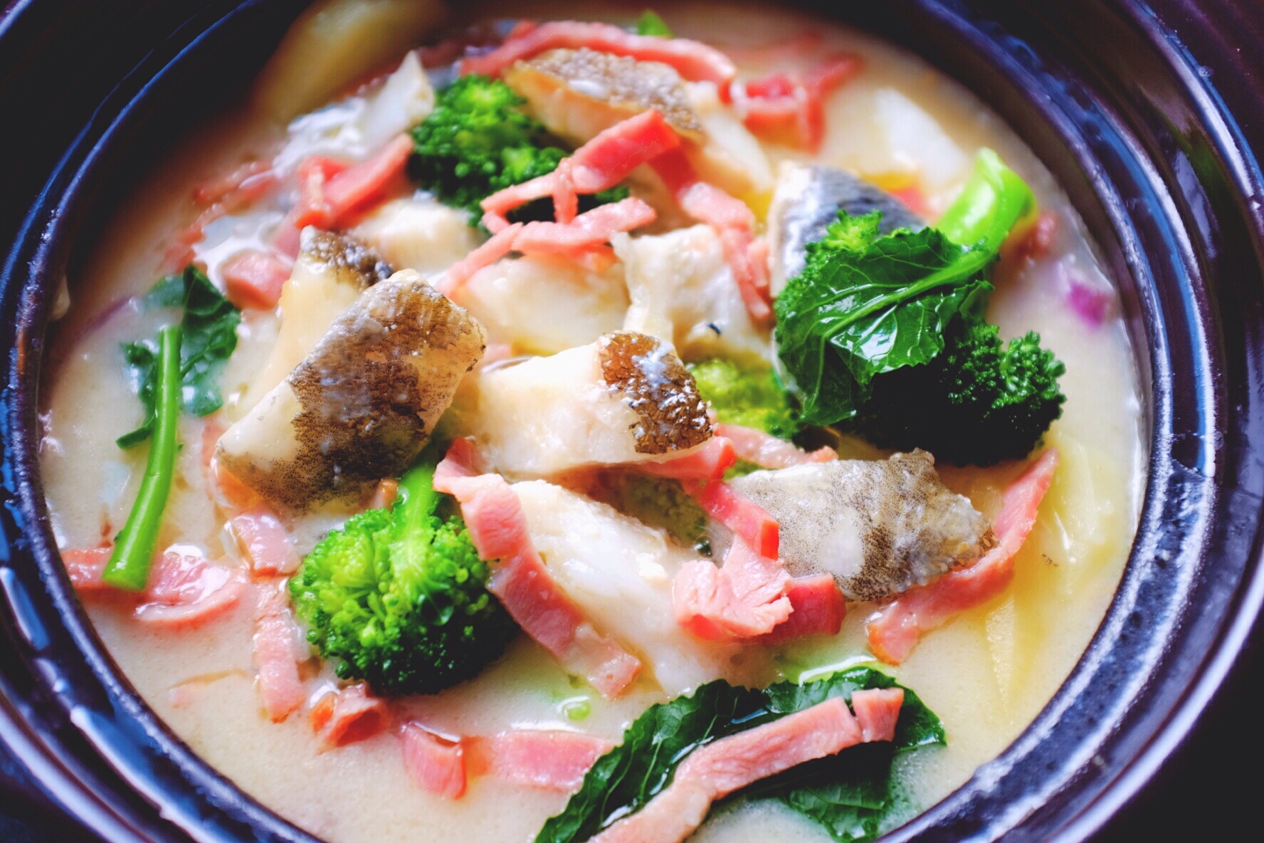 怎么吃也吃不够的鳕鱼炖土豆,奶香味十足,做法简单|鳕鱼|培根|炖土豆